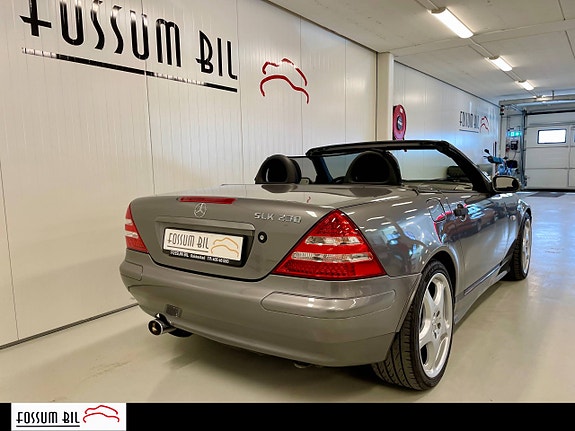 Mercedes-Benz SLK230 10 of 30