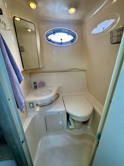 Sea Ray Sundancer 290 17 of 30
