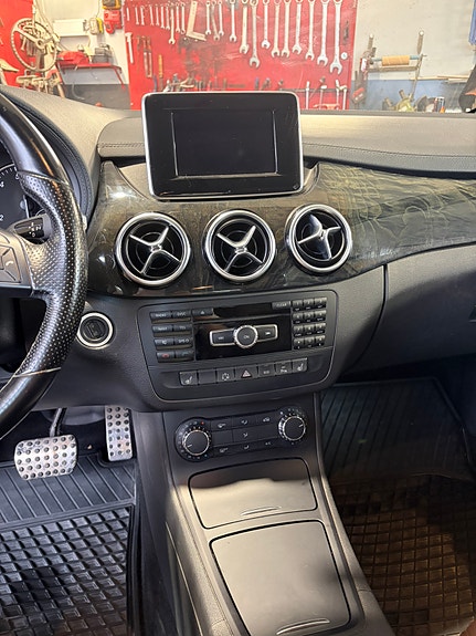 Mercedes-Benz B180 12 of 19