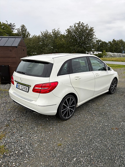 Mercedes-Benz B180 5 of 19