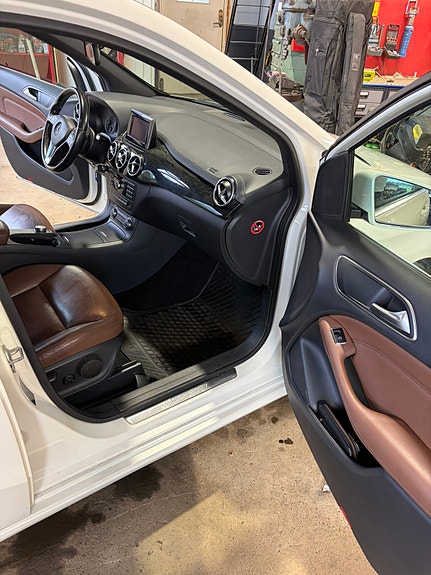 Mercedes-Benz B180 8 of 19
