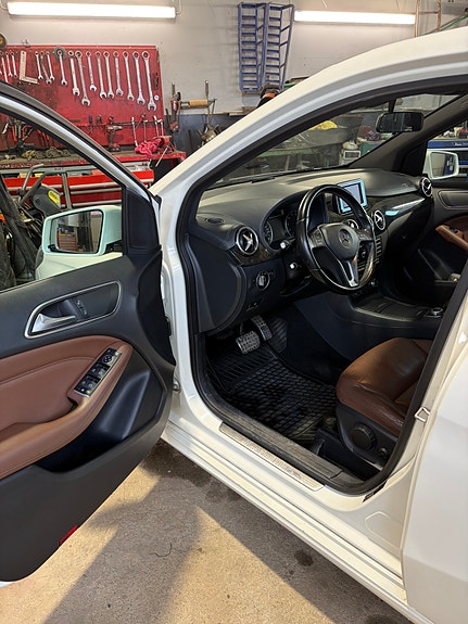 Mercedes-Benz B180 7 of 19