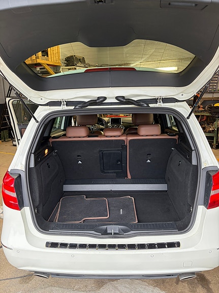 Mercedes-Benz B180 14 of 19