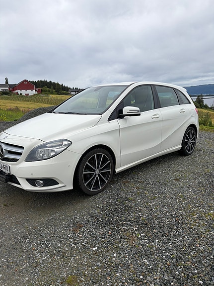 Mercedes-Benz B180 2 of 19