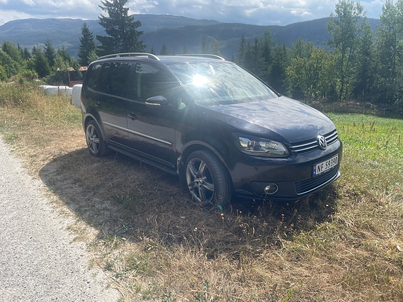 Volkswagen Touran 2 of 12