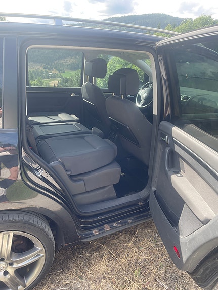 Volkswagen Touran 4 of 12