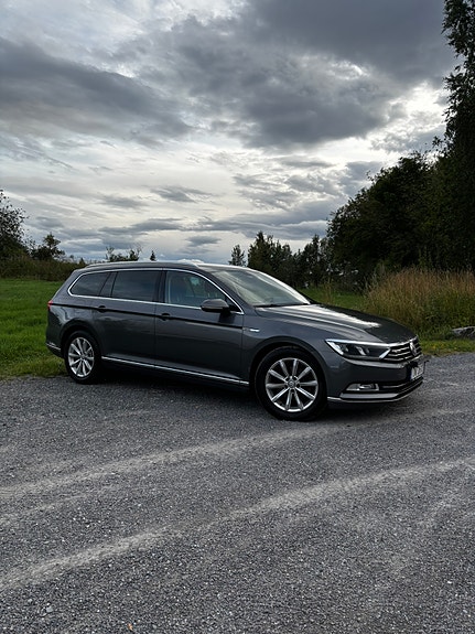 Volkswagen Passat 3 of 27