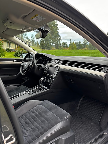 Volkswagen Passat 18 of 27