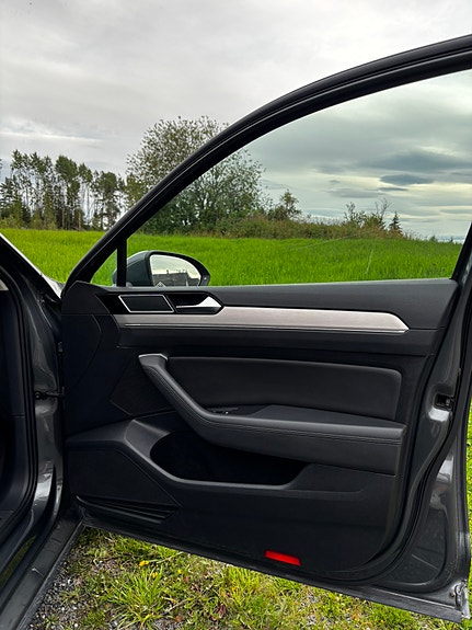 Volkswagen Passat 17 of 27