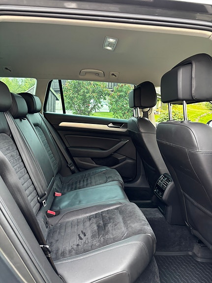 Volkswagen Passat 16 of 27