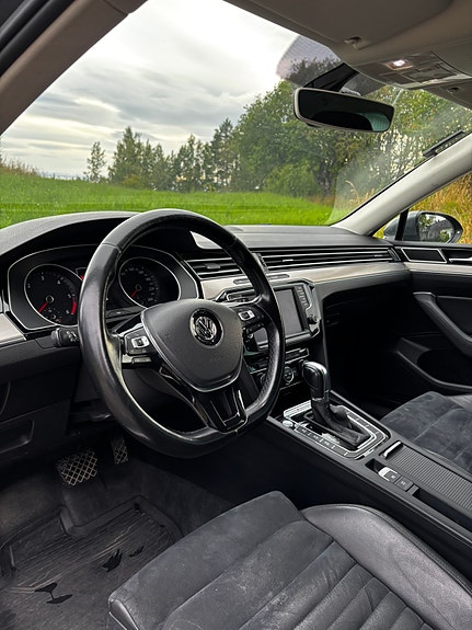 Volkswagen Passat 9 of 27