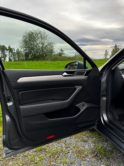 Volkswagen Passat 11 of 27