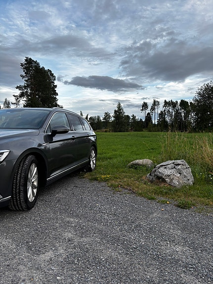 Volkswagen Passat 5 of 27