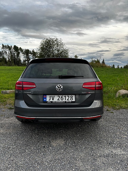 Volkswagen Passat 7 of 27
