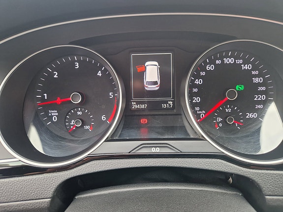Volkswagen Passat 25 of 27