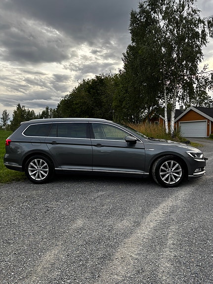 Volkswagen Passat 4 of 27