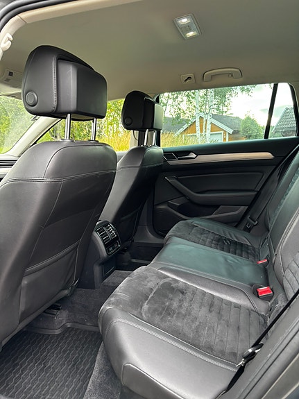 Volkswagen Passat 13 of 27