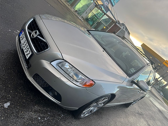 Volvo V70 2 of 20