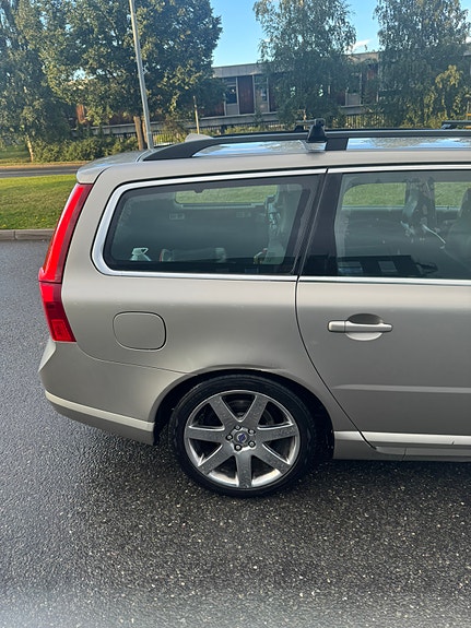 Volvo V70 7 of 20