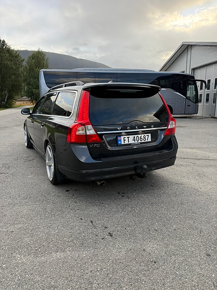 Volvo V70 4 of 21