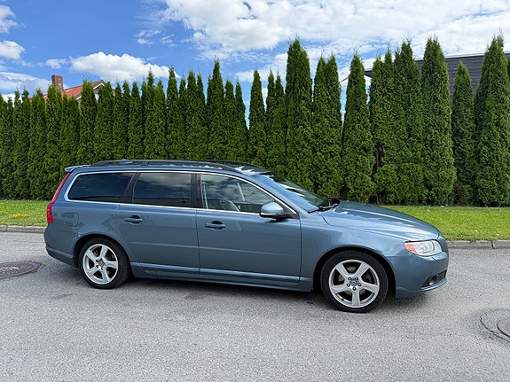 Volvo V70 2 of 30