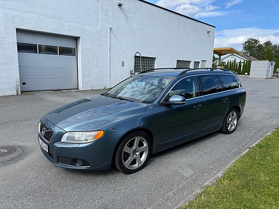 Volvo V70 9 of 30
