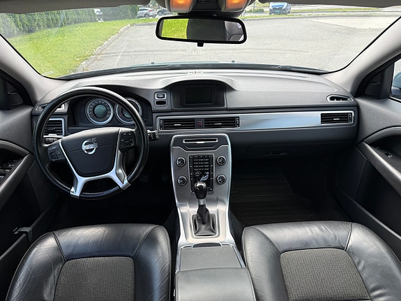 Volvo V70 14 of 30