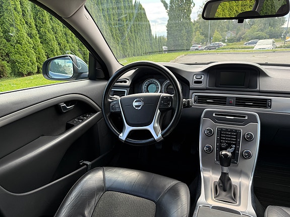 Volvo V70 15 of 30