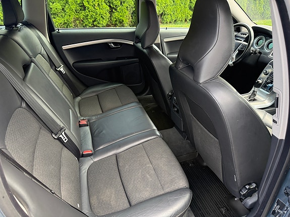 Volvo V70 22 of 30