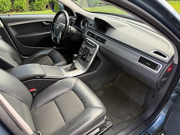 Volvo V70 23 of 30