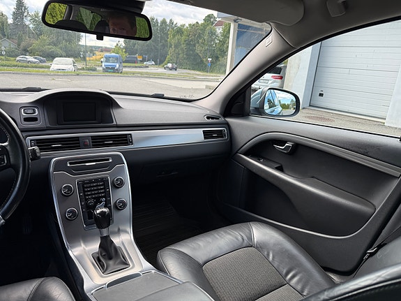 Volvo V70 16 of 30
