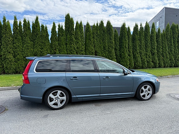 Volvo V70 3 of 30