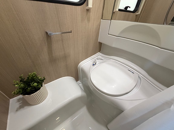 Adria Adora 613UL Alde / Enkle senger / Gulvvarme / Skinn / S 26 of 30
