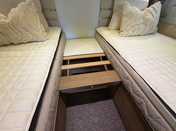 Adria Adora 613UL Alde / Enkle senger / Gulvvarme / Skinn / S 23 of 30