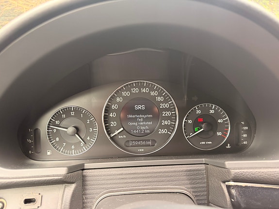 Mercedes-Benz E200 d 15 of 24