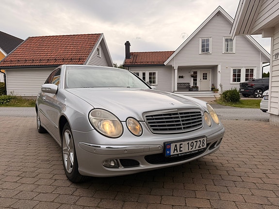 Mercedes-Benz E200 d 2 of 24