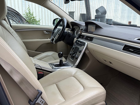 Volvo V70 17 of 30