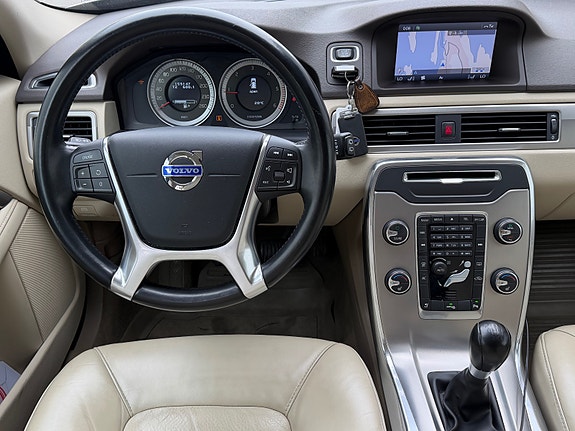 Volvo V70 19 of 30