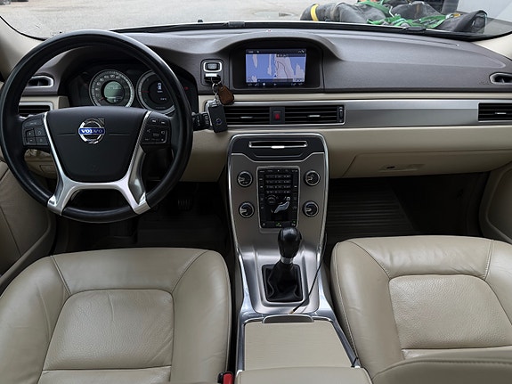 Volvo V70 18 of 30