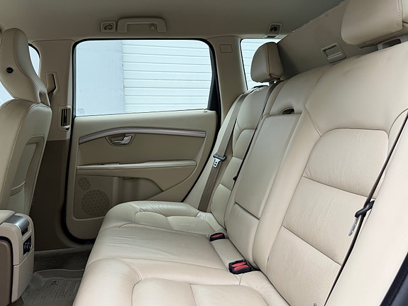 Volvo V70 30 of 30