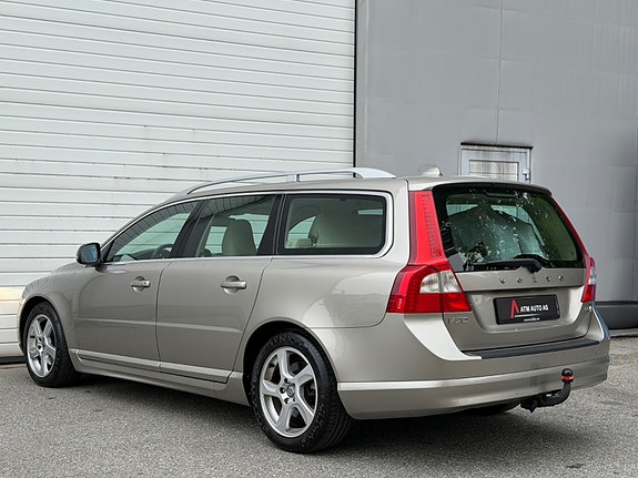 Volvo V70 10 of 30
