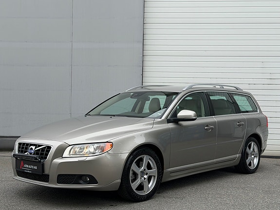Volvo V70 2 of 30