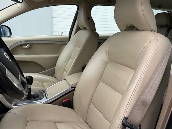 Volvo V70 16 of 30