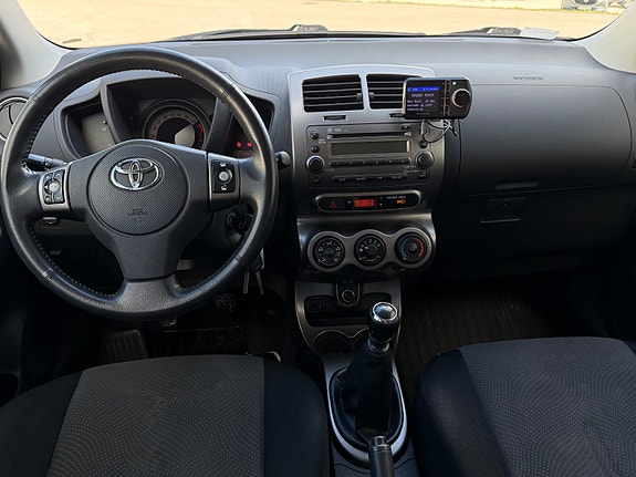 Toyota Urban Cruiser 15 of 25