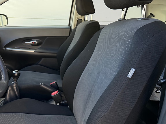 Toyota Urban Cruiser 12 of 25