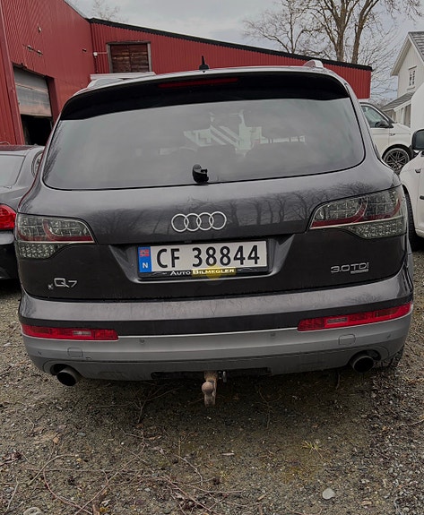 Audi Q7 2 of 6
