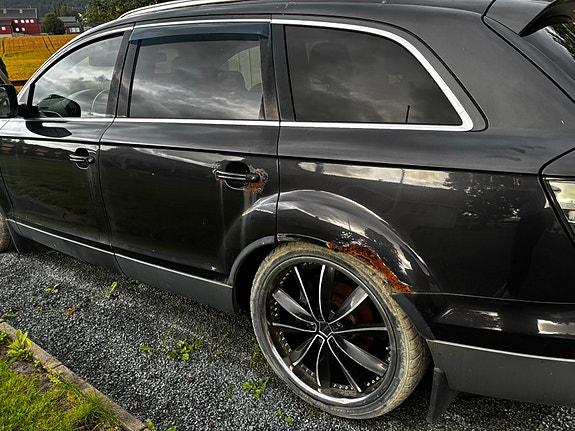 Audi Q7 4 of 6