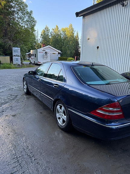 Mercedes-Benz S320 5 of 14