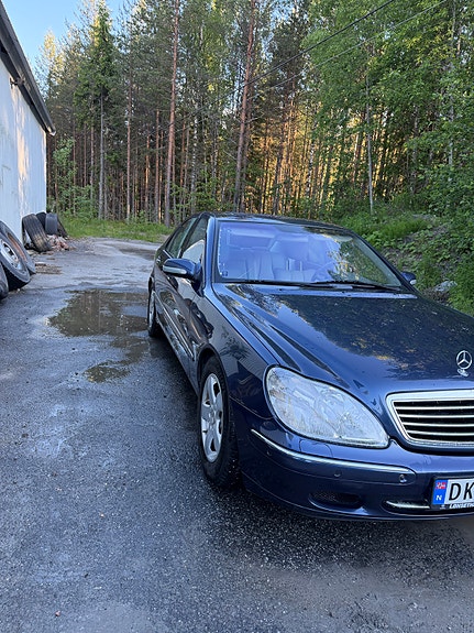 Mercedes-Benz S320 4 of 14