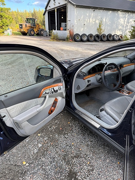 Mercedes-Benz S320 10 of 14
